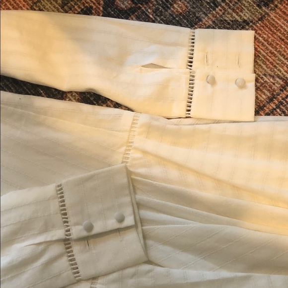 White sundress with open back and sleeves - Picture 7 of 7